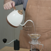 Ấm điện cổ ngỗng  pour over dung tích 600ml, màng hình chỉnh cám ứng,chức năng giư nhiệt,tự ngắt khi đun sôi và cạn nước