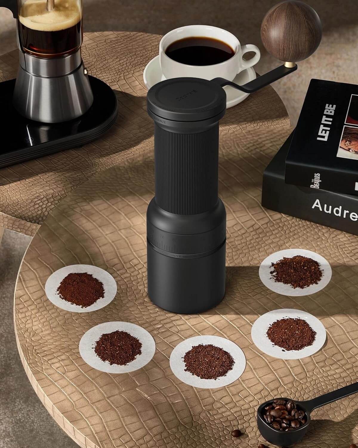 81QA1uzwwoL._AC_SL1500_ Cối xay cà phê cầm tay Cocinare ESSENCE GO B38 Pro – 80 Cấp Độ Xay | Lưỡi Xay Vertex10 Cut | Dung Tích 30g |Túi Đựng máy